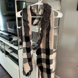 New with Tags Checkered 100% Authentic Burberry Scarf